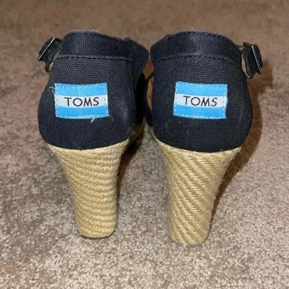 Toms Tan Wedge Shoes with Comfortable Design - Picture 4 of 5